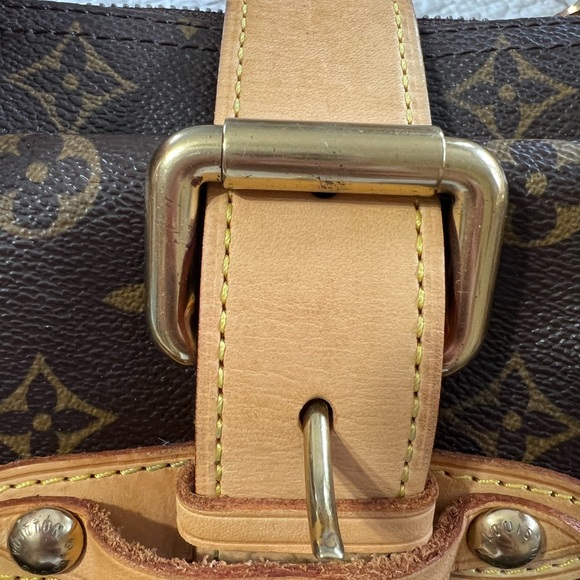 Authentic Louis Vuitton GM Manhattan. - Picture 6 of 16